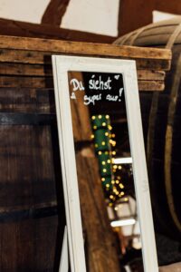 Spiegel mit der Aufschrift "Du siehst super aus"