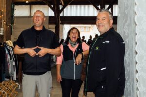 Drei gut gelaunte Besucher