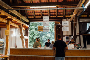 Essensausgabe beim KelterFestival