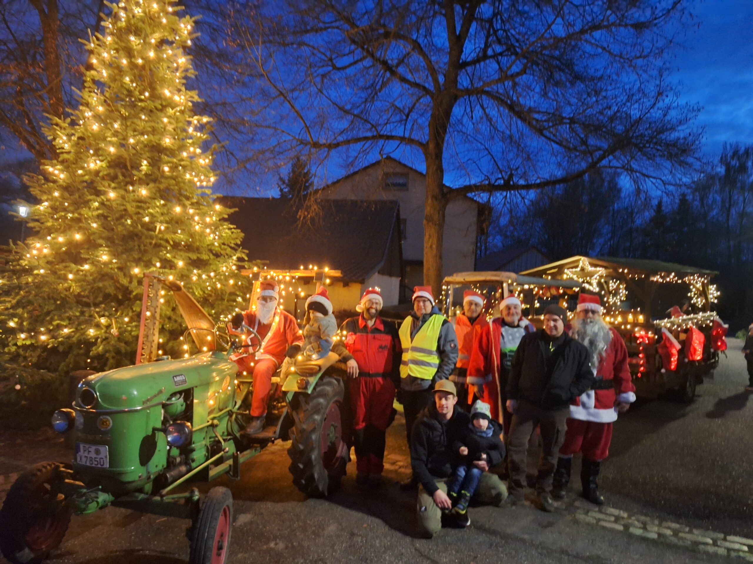 Lichterfahrt mit Traktoren in Diefenbach